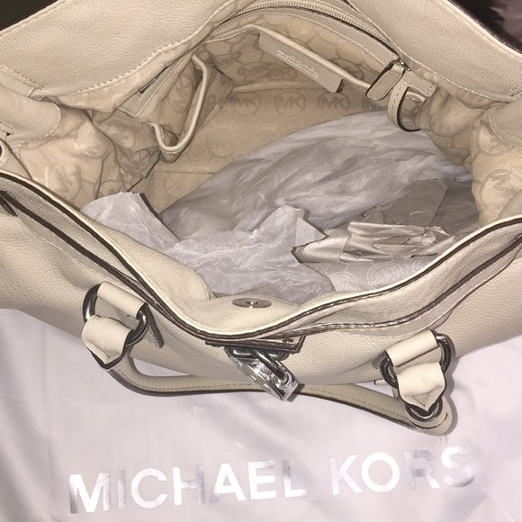 Designer Pre-Owned MICHAEL KORS GORGEOUS BAG, Chain Handle. Used once. - Picture 5 of 8